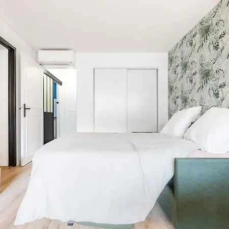 Superbe T1 Bis - A 20m De La - Refait A Neuf *